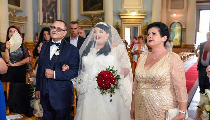 WATCH: Maltese bride surprises her husband with an original song for their wedding day 